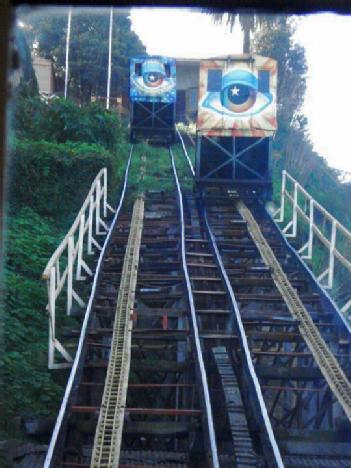 Chile: Los Ascensores de Valparaiso in Valparaíso